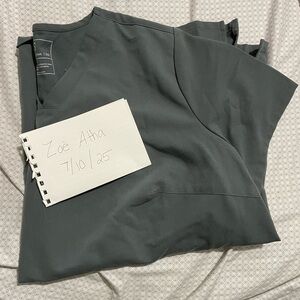 FIGS Catalina 2 Pocket Scrub Top